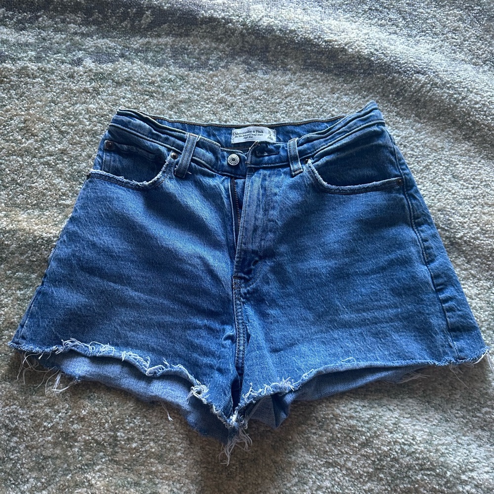 Abercrombie & Fitch 90's cut off shorts